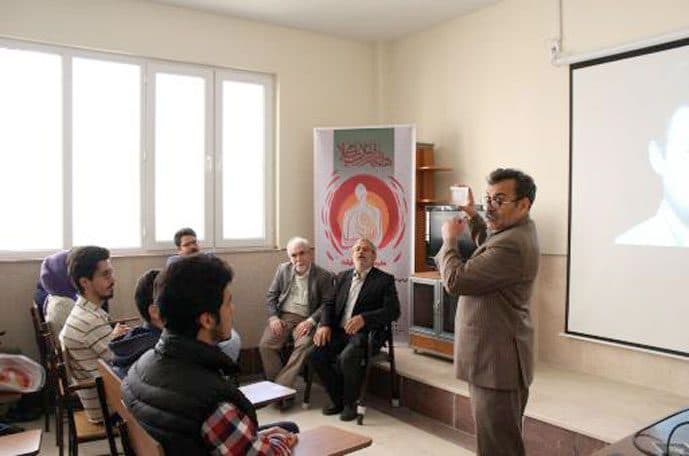 حضور موضوعات معنوی در آثار گرافیکی کاهش یافته است