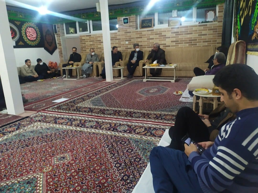 نخستین نشست محفل شاعران آئینی در زنجان برگزار شد