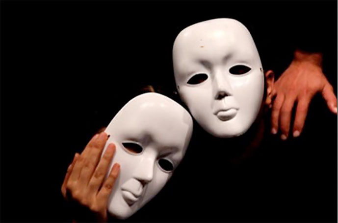 نمایش ˈسایه های پنهان شکˈ در تبریز به روی صحنه رفت