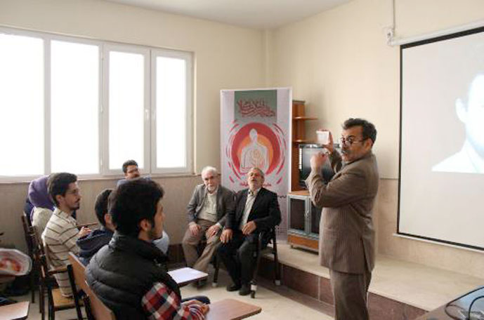 حضور موضوعات معنوی در آثار گرافیکی کاهش یافته است