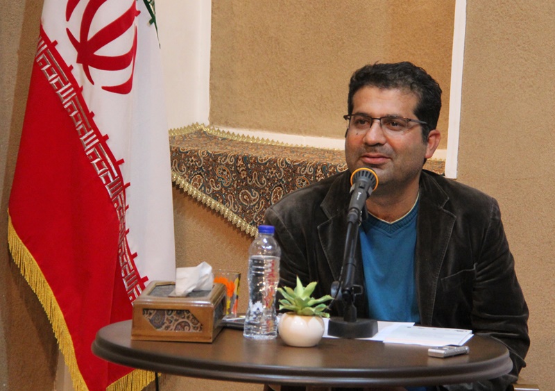 قندشکن کام مخاطب را شیرین می‌کند