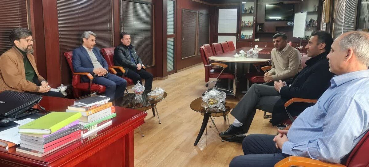 حضور معاون عمرانی استاندار زنجان به همراه رئیس شورای اسلامی شهر و شهردار زنجان در حوزه هنری انقلاب اسلامی استان