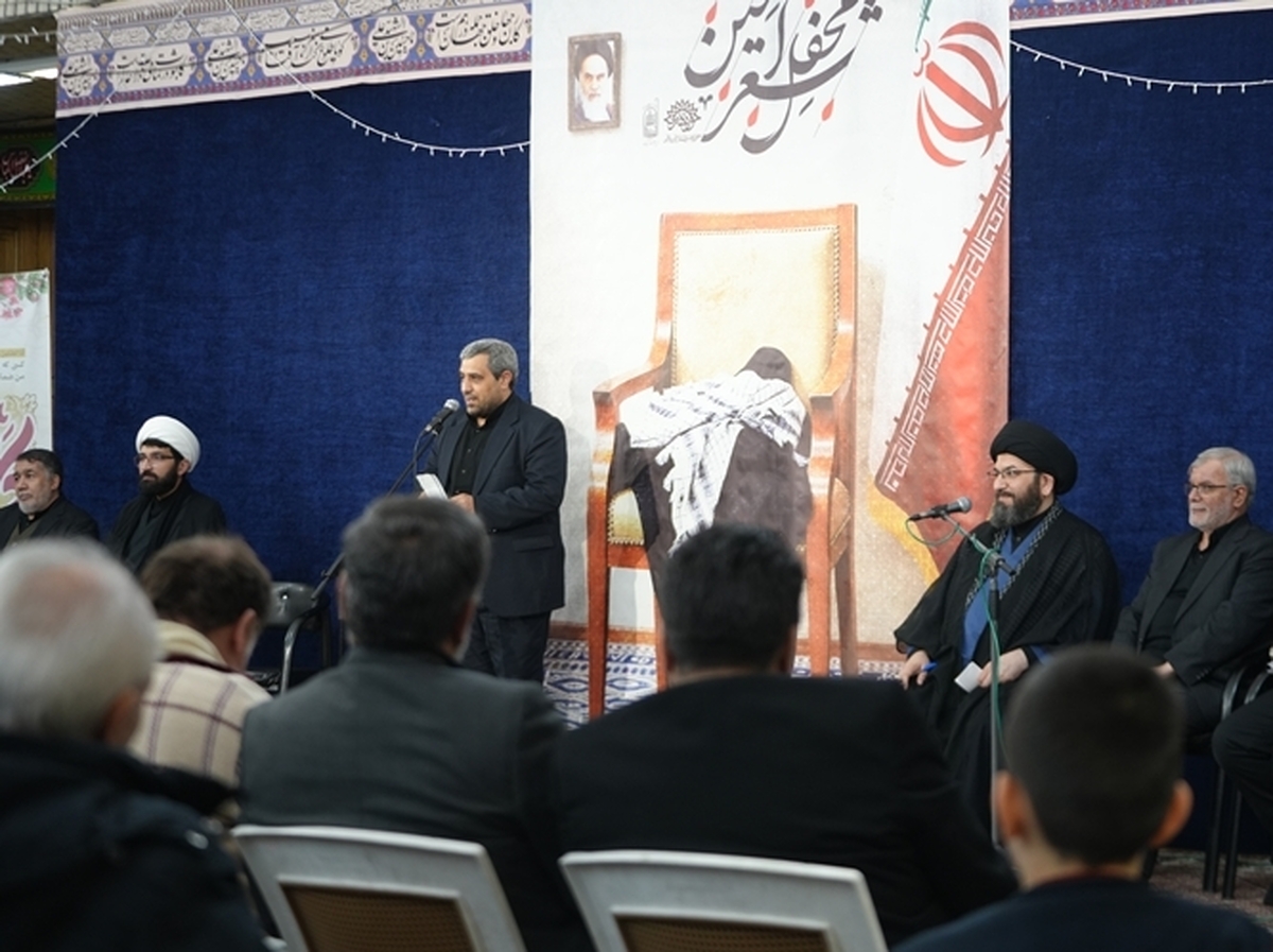 از شعرخوانی آیینی تا بیان خاطرات دیدار با رهبر؛ گزارشی از «محفل شعر امین» در زنجان