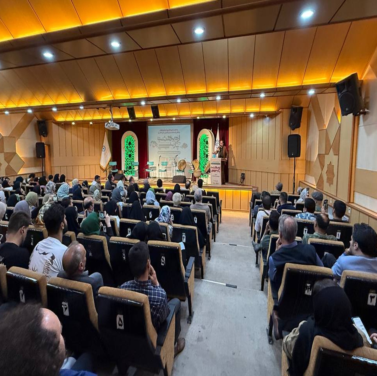 گزارش تصویری از «اردیبهشتِ پارسی» در زنجان