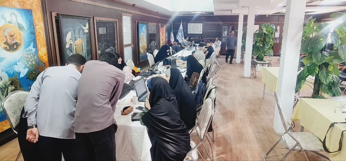 گردهمایی هنرمندان تجسمی استان در حوزه هنری زنجان برای محکومیت تجاوز صهیونیستی