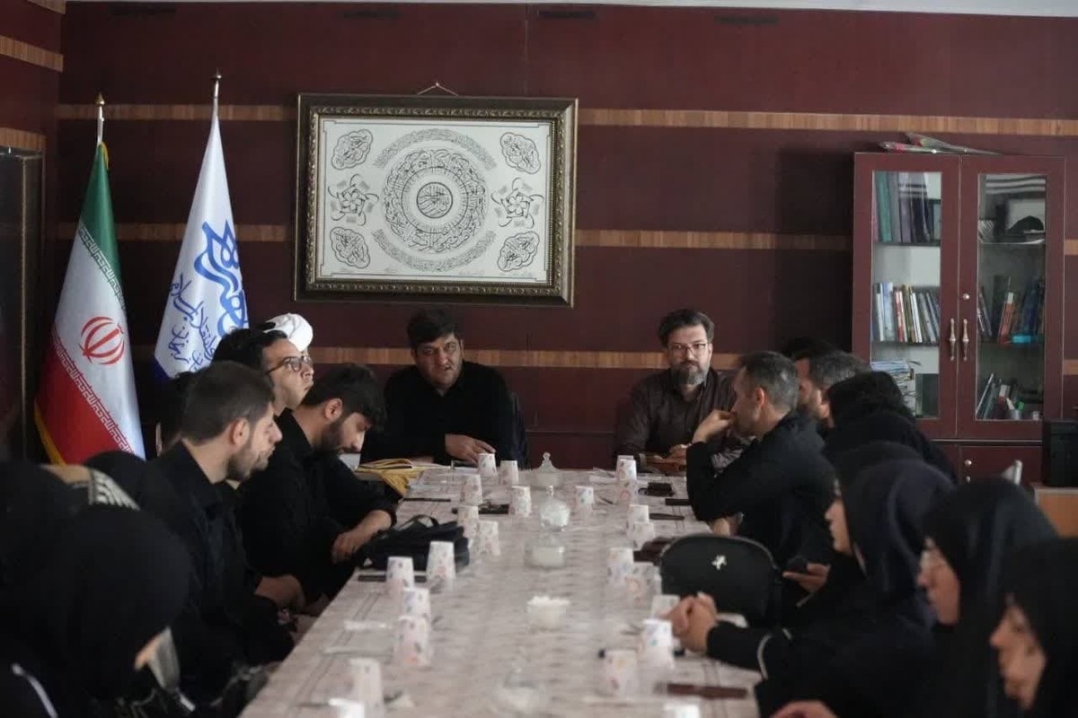 نشست تبیینی هنر و جنگ در حوزه هنری زنجان با تأکید بر نقش هنرمندان در جبهه رسانه‌ای